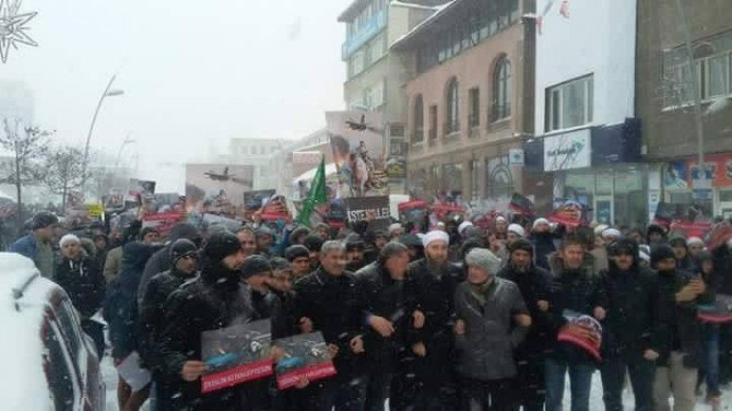 Erzurumlular Halep Katliamını İran Konsolosluğu Önünde Protesto Etti