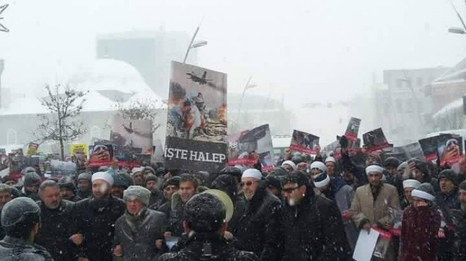 Erzurumlular Halep Katliamını İran Konsolosluğu Önünde Protesto Etti