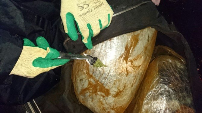 Yolcunun Valizinden 22 Kilo Esrar Çıktı