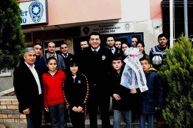 Sarıgöllü Öğrencilerden ’Polisimizin Yanındayız’ Ziyareti