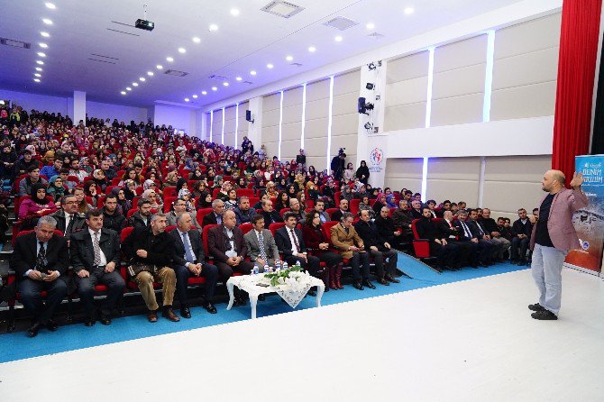 Tarihçi-yazar Talha Uğurluel, ’Benim Tarihim’ Konulu Konferans Verdi