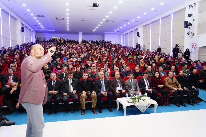 Tarihçi-yazar Talha Uğurluel, ’Benim Tarihim’ Konulu Konferans Verdi