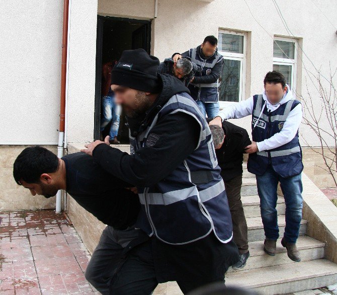 Van’da Fuhuş Operasyonunda Gözaltına Alınan 8 Kişi Adliyeye Sevk Edildi