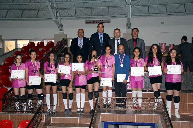 Gençler Voleybol Müsabakaları Tamamlandı