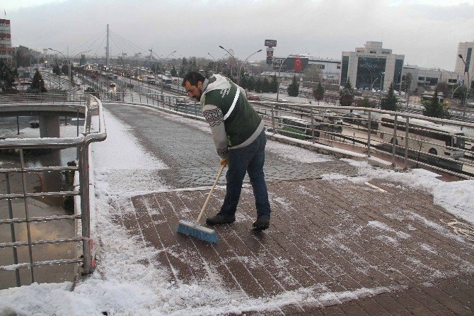 Yaya Köprüleri Temizleniyor