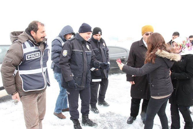 Bozok Üniversitesi Öğrencileri Polislere Çorba İkramında Bulundu