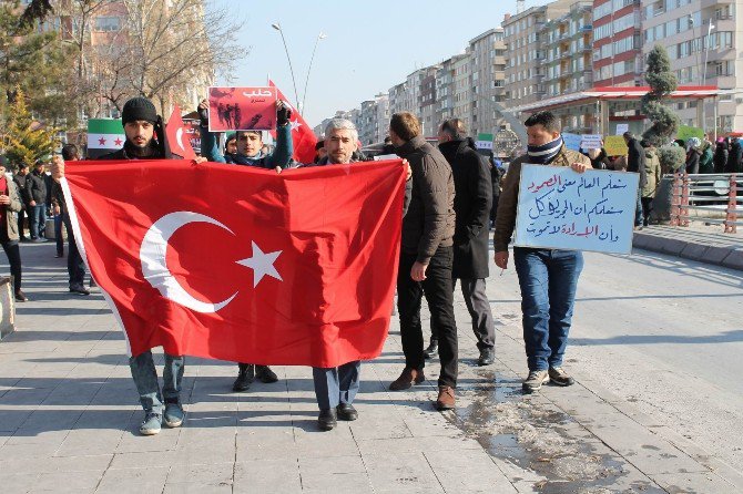 Kayseri’deki Suriyeliler Halep Ve İstanbul İçin Yürüdüler