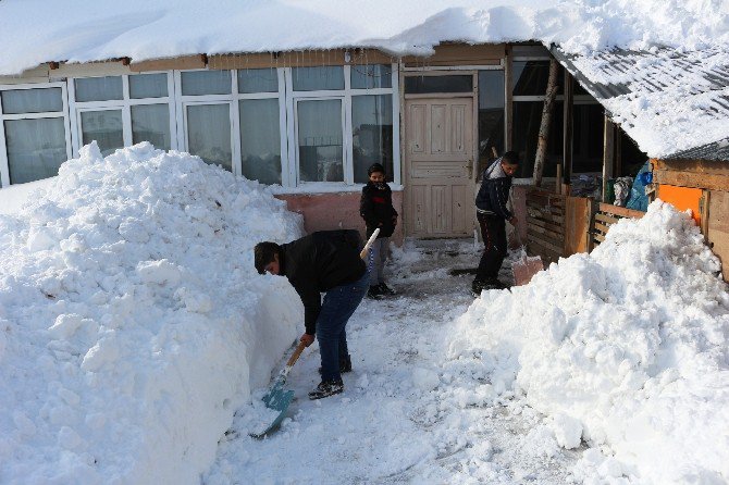 Ağrı’da 529 Köy Yolu Ulaşıma Kapandı