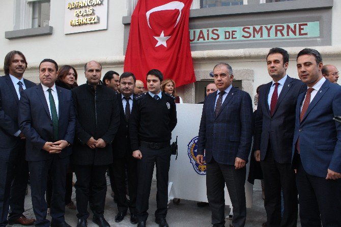 Ak Parti İzmir, Polisin Yanında