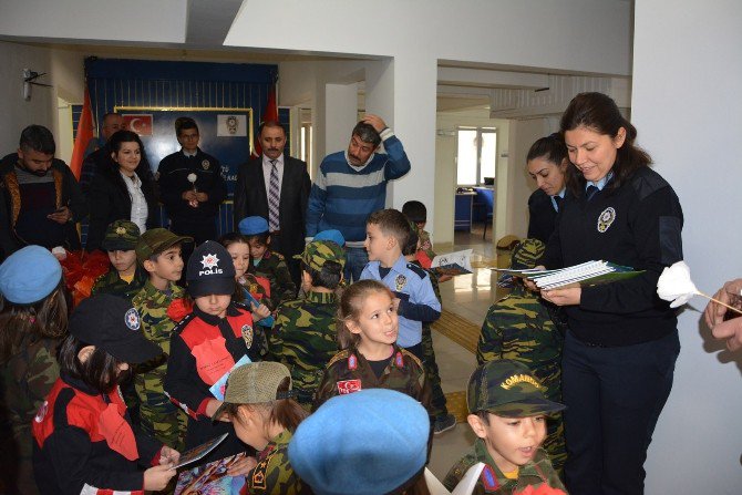 Öğrenciler’den Polise Taziye Ziyareti