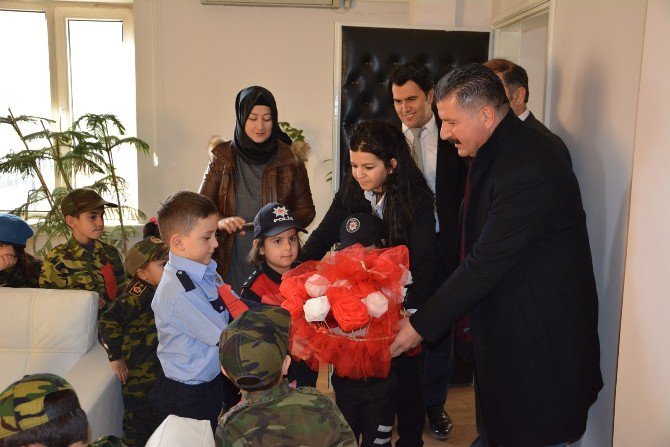 Öğrenciler’den Polise Taziye Ziyareti