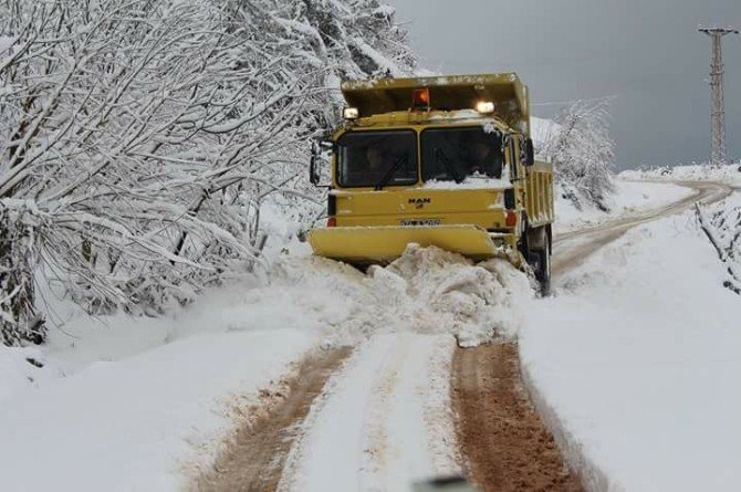 Bartın’da Kapanan 41 Köy Yolundan 39’u Açıldı