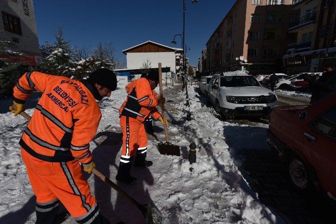 Battalgazi Belediyesinin Karla Mücadelesi Devam Ediyor