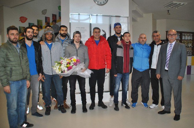 Başak Koleji, Efespor’u Ağırladı