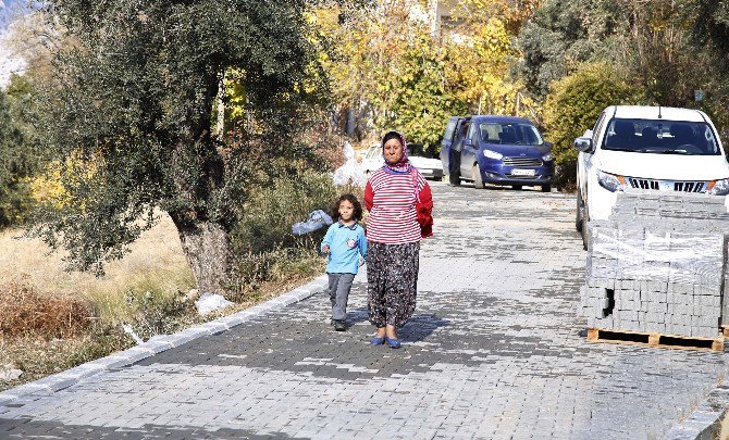 Döşemealtı Killik Mahallesi’nde Parke Yol Sevinci