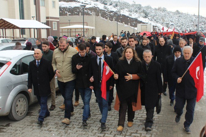 Düzce Üniversitesi’nde “Teröre Lanet Şehide Rahmet” Yürüyüşü