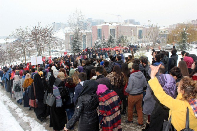 Düzce Üniversitesi’nde “Teröre Lanet Şehide Rahmet” Yürüyüşü