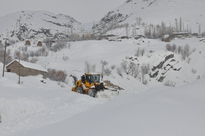 Hakkari’de Yol Açma Çalışması