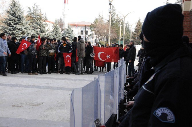 Eskişehir’de Üniversite Öğrencilerinden Polise Anlamlı Destek