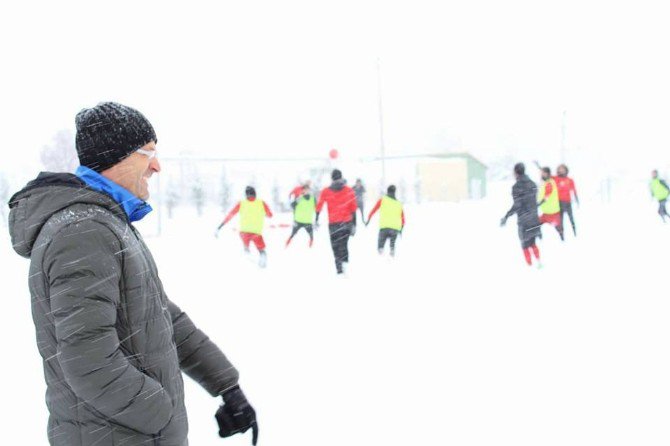 Evkur Yeni Malatyaspor Karlı Sahada Çalıştı