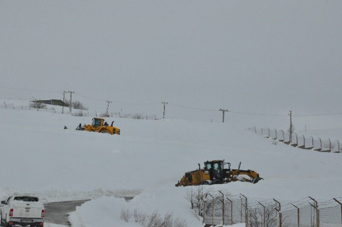 Hakkari’de Yol Açma Çalışması