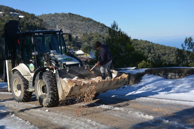 Belen’de Buzlanmaya Karşı Yollar Tuzlandı