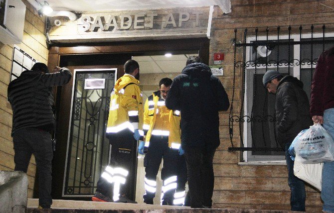 Beyoğlu’nda Silahlı Saldırıya Uğrayan Ünlü Yazar Hayatını Kaybetti