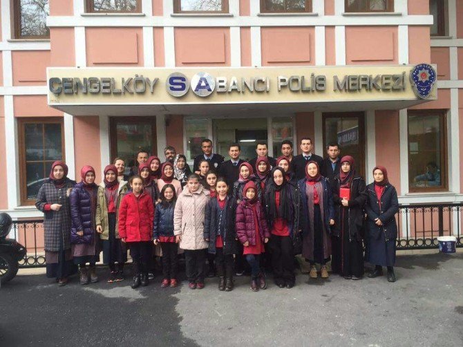 İstanbul’da Lise Öğrencilerinden Polise Destek Ziyareti