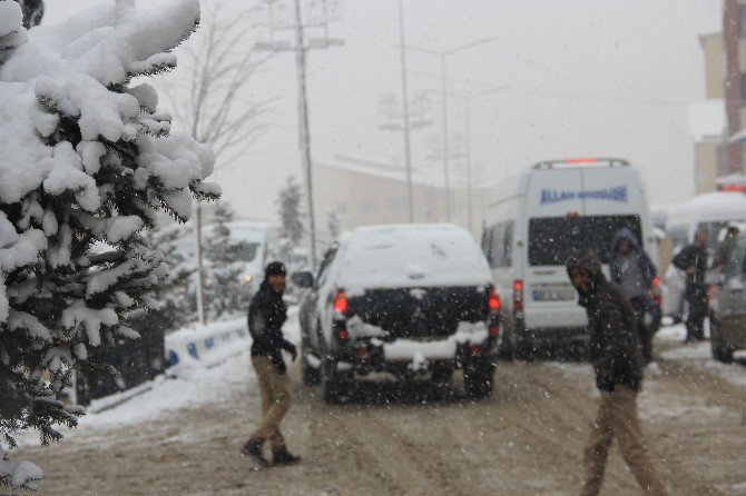 Hakkari’de 91 Köy Ve 242 Mezra Yolu Ulaşıma Kapandı