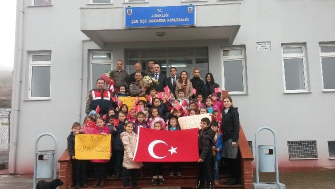 Öğrencilerden, Jandarma Ve Polise Ziyaret