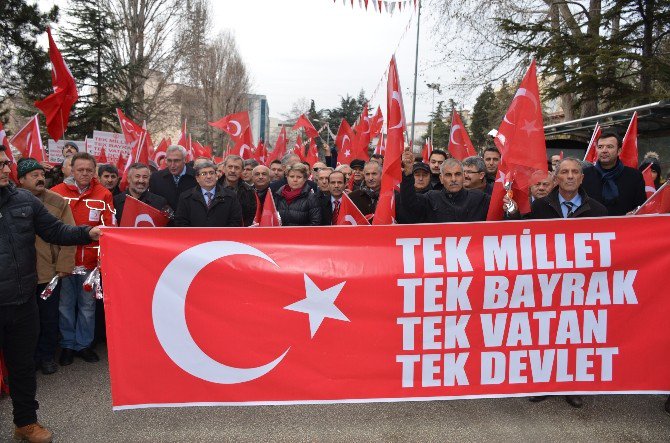 Önde Polis, Arkasında Halk Şehitler İçin Yürüdü