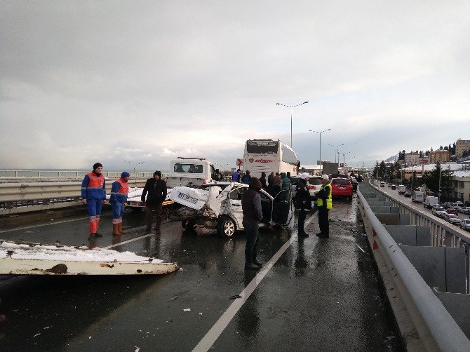 Rize’de Buzlanma Zincirleme Trafik Kazasına Neden Oldu: 8 Yaralı