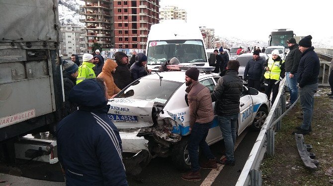 Rize’de Buzlanma Zincirleme Trafik Kazasına Neden Oldu: 8 Yaralı