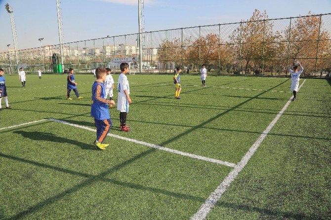 Şehitkamil’de Futbol Aşkıyla Omuz Omuza