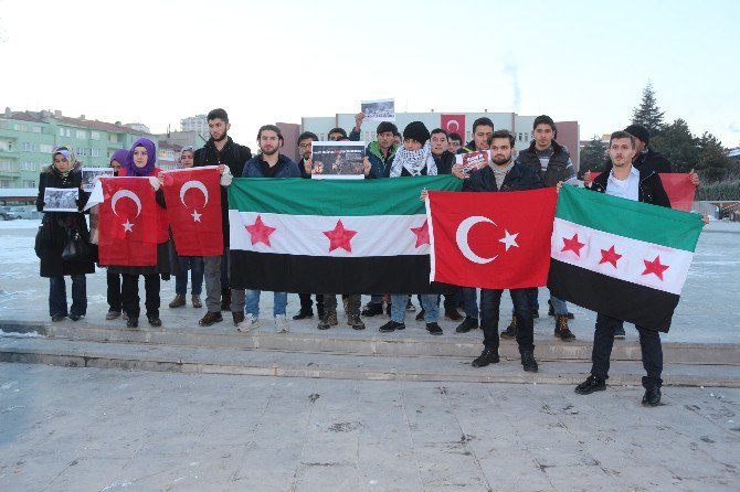 Suriyeli Üniversite Öğrencileri Halep’teki Kardeşleri İçin Dua Etti