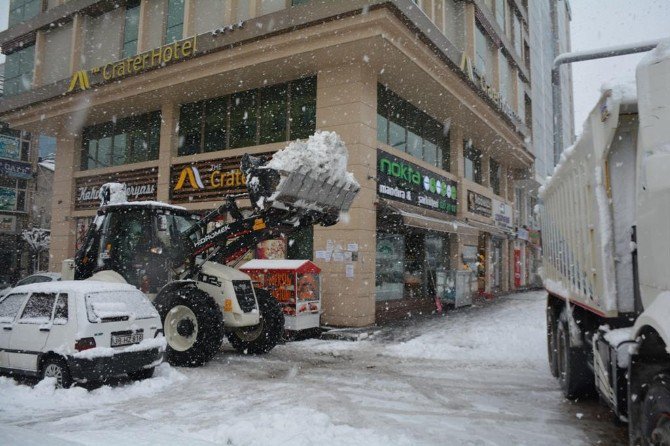 Tatvan’da Kar Temizleme Çalışması