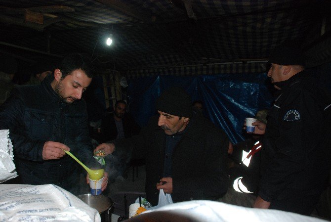 Tokat’ta Nöbet Tutan Polis Ve Askere Moral Ve Destek Ziyareti