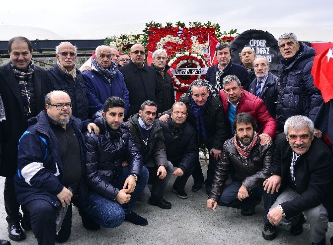 Tsyd Başkanı Oğuz Tongsir Ve Yönetim Kurulu Şehitler Tepesi’ne Çelenk Bıraktı