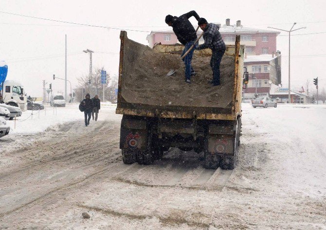 Erciş Belediyesinden Karla Mücadele Seferberliği