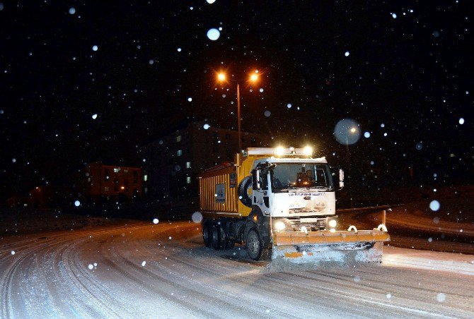 Erciş Belediyesinden Karla Mücadele Seferberliği