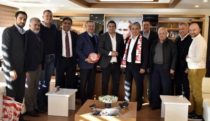 Antalyaspor Başkanı Öztürk, Başkan Uysal’ı Ziyaret Etti