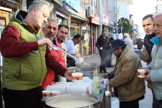 Şehit Polisler İçin Ayvalıklı Esnaftan Hayır