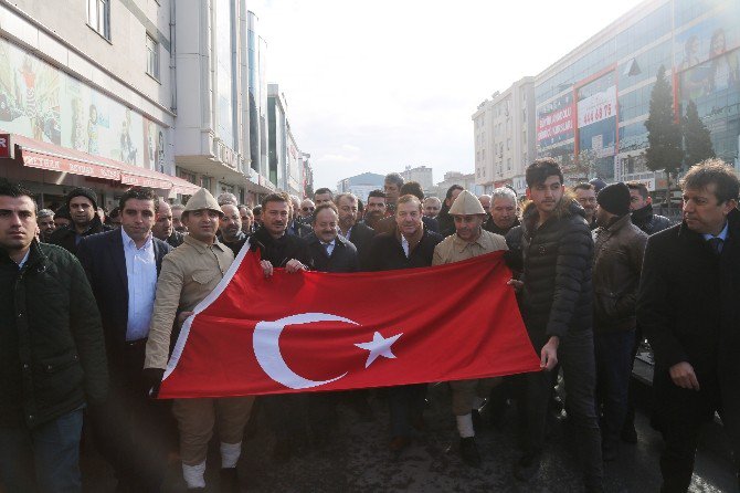 Esenyurt’ta Binlerce Vatandaş Terörü Lanetledi