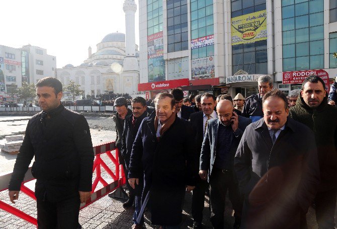 Esenyurt’ta Binlerce Vatandaş Terörü Lanetledi