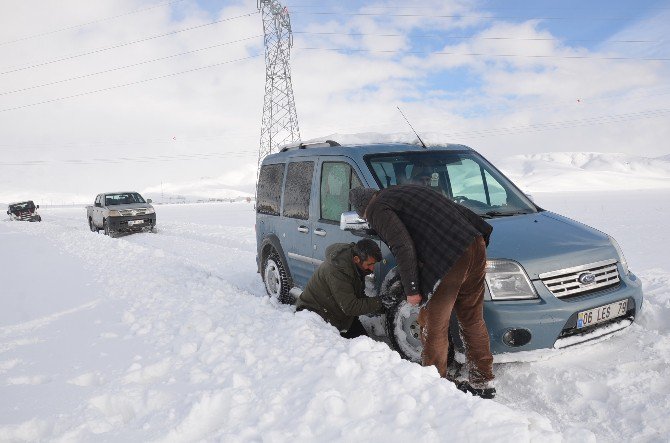 Yüksekova’da Tipiye Yakalanan Vatandaşlar Kurtarıldı