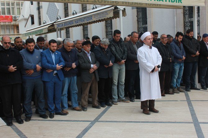 Halep’te Hayatını Kaybedenler İçin Gıyabi Cenaze Namazı Kılındı