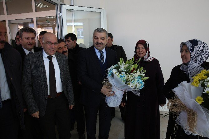 Büyükşehir Belediye Başkanı Mustafa Çelik, "Gece Gündüz, Arı Gibi Çalışıyoruz"