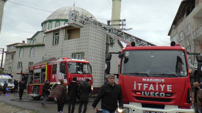 Namaz Sonrası Cami Lojmanda Çıkan Yangın Korkuttu