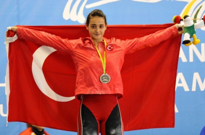 Yasemin Keskin’den 3 Bronz Madalya