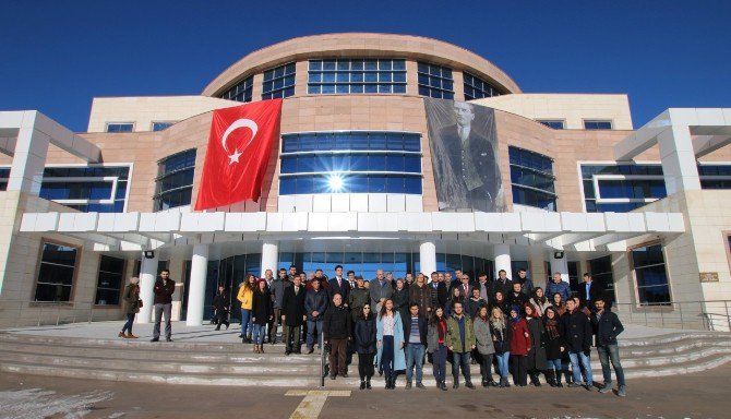 Neü Merkez Kütüphane Binası Hizmete Açıldı